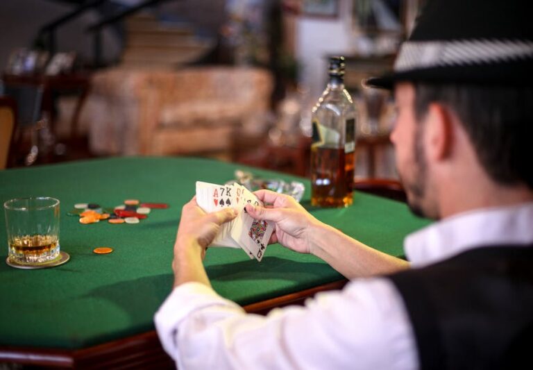 Hoeveel risico loopt iemand met grote stortingslimieten bij online casinospelen?